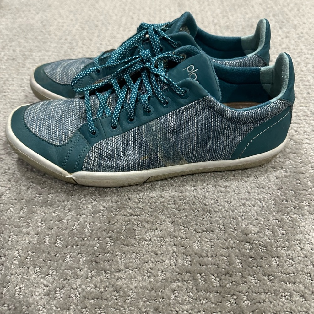 Plae women’s sneaker